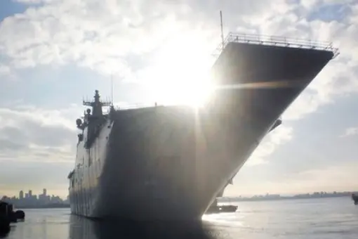 HMAS Adelaide po testach morskich