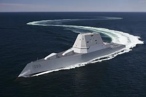 USS Zumwalt w linii