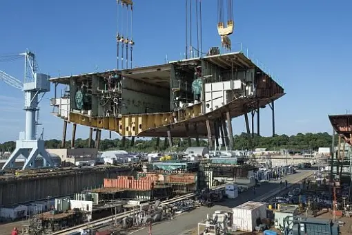 Budowa CVN 79 zgodnie z planem