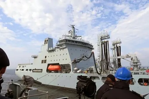 Pierwsze tankowanie RFA Tidespring