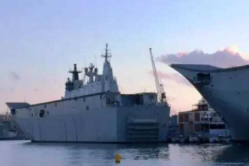 HMAS Adelaide przyjęty do służby