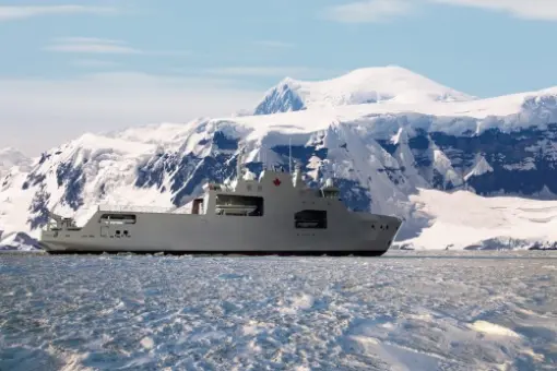 Stępka pod HMCS Harry DeWolf