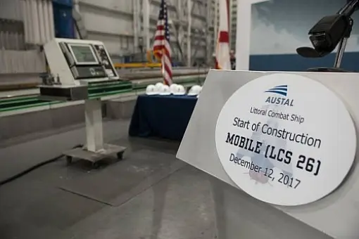 Cięcie blach pod USS Mobile