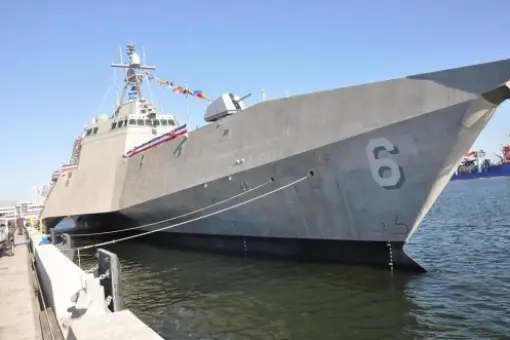 USS Jackson w linii