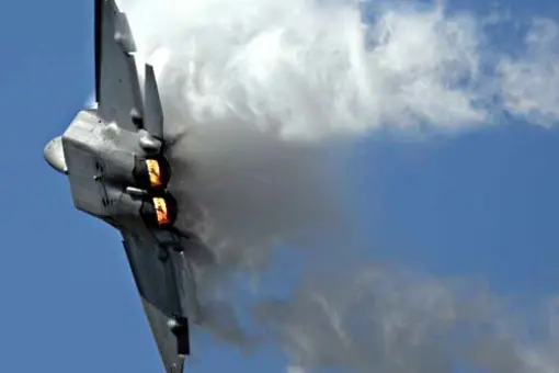 44 tys. USD za godzinę lotu F-22!