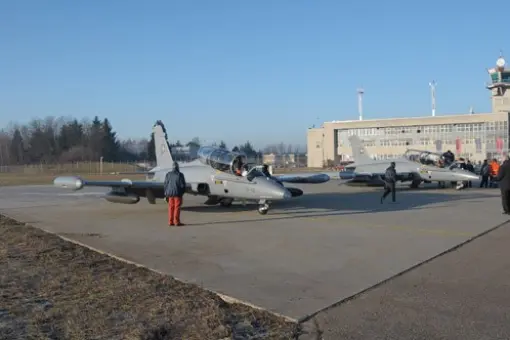 MB-339CM zostały dostarczone