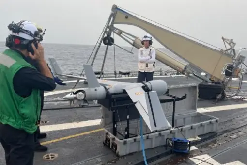 Armada Española używa bsl na Rogu Afryki