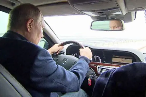 Ruch samochodowy na Moście Krymskim