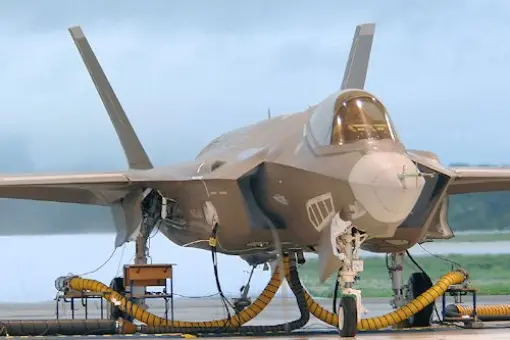 F-35: drogo, głośno, ciasno