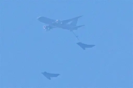 F-117A w locie z KC-46A