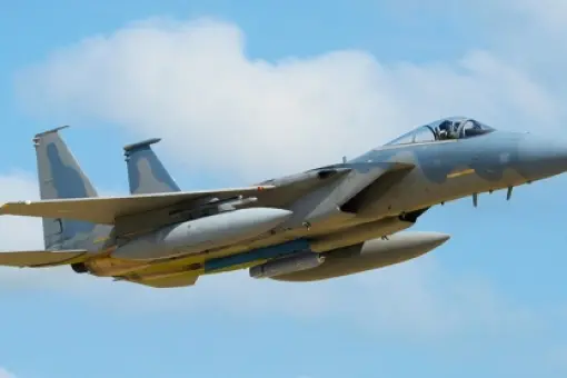 F-15C z zasobnikiem Legion