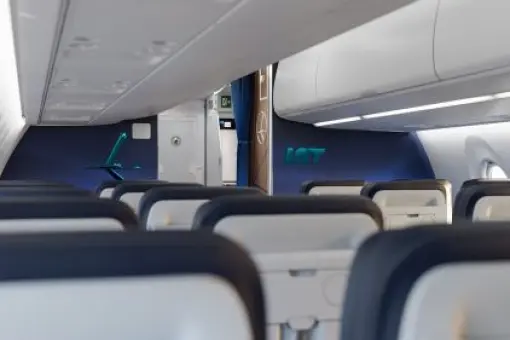 PLL LOT prezentują wnętrze A220