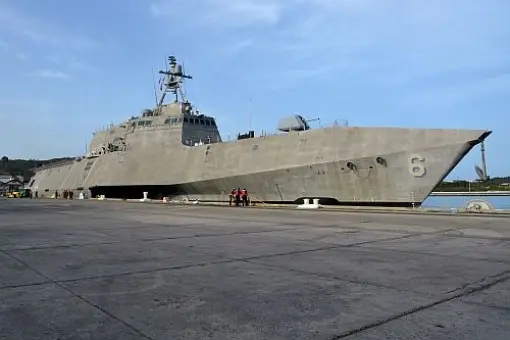 USS Jackson w macierzystym porcie 
