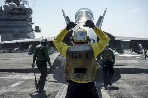 USS George H.W. Bush na Saxon Warrior 17