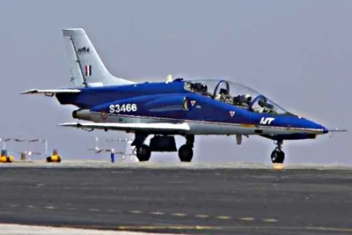 Oblatano HTJ-36 z silnikiem AL-55I