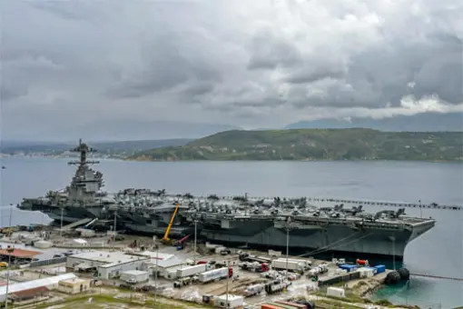 USS Gerald R. Ford w bazie Souda