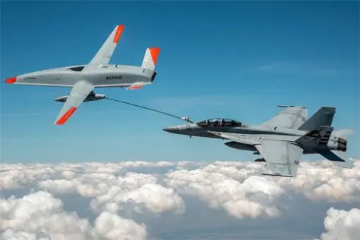 Tankowanie F/A-18 z MQ-25