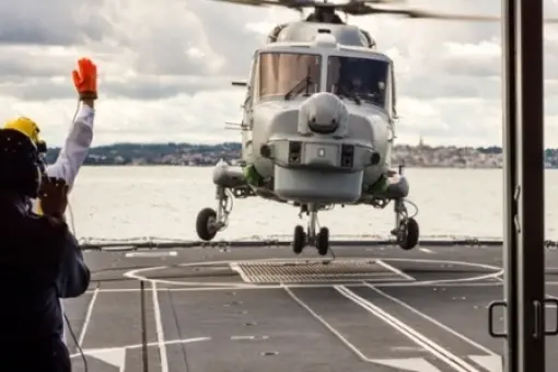 Próby Lynxa na HMS Iron Duke
