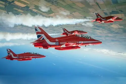 695 mln GBP na Hawki Red Arrows