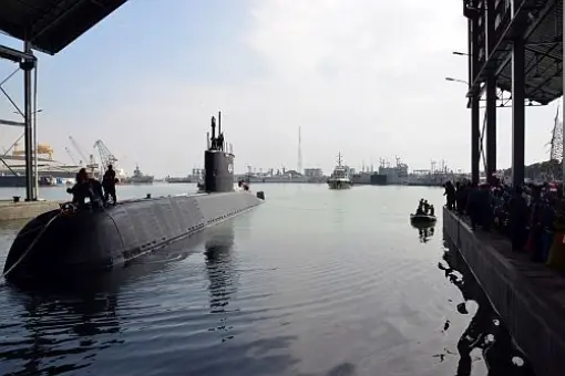 KRI Ardadedali dotarł do Indonezji