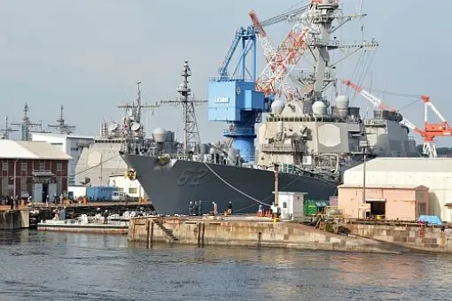 Podano przyczyny wypadków niszczycieli USN