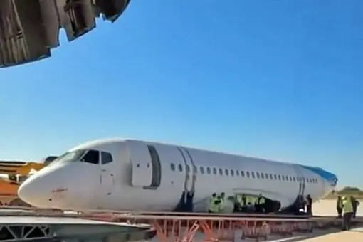 Uszkodzony SSJ 100 wrócił do Rosji