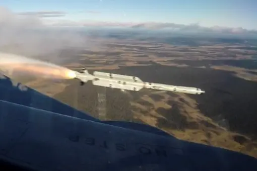 Gripen E odpala IRIS-T