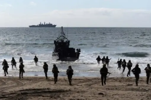 Ćwiczenia desantu z HMS Bulwark 