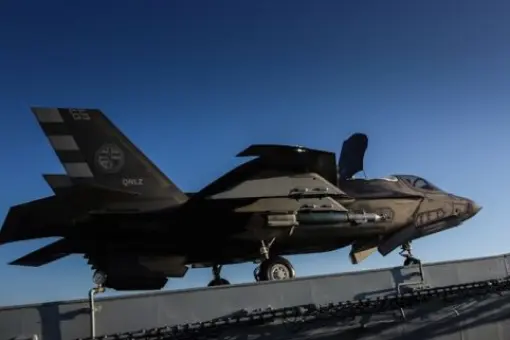 F-35B z QE zrzucają bomby