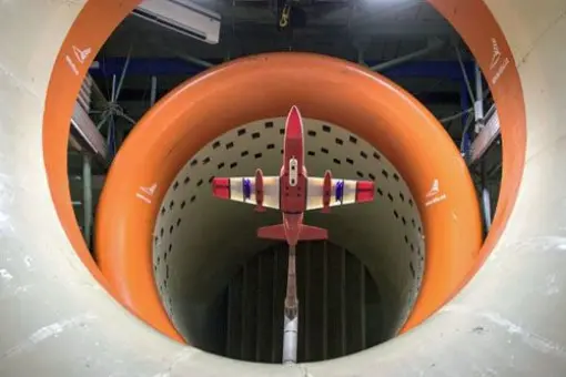 Testy tunelowe L-39NG w wersji szturmowej