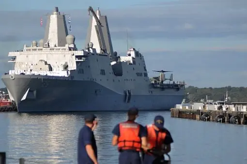 USS John P. Murtha w linii