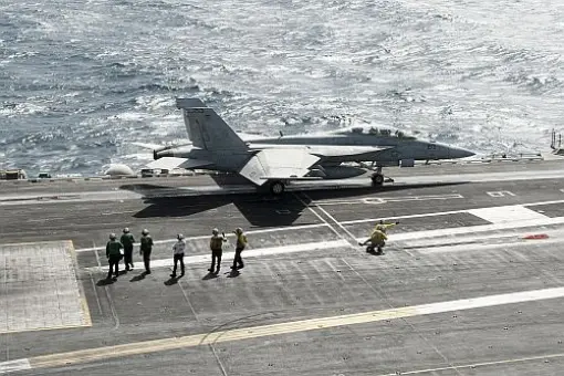 USS George H.W. Bush w walce z islamistami
