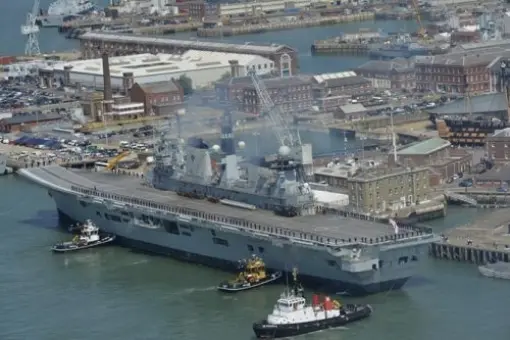 HMS Illustrious na złom