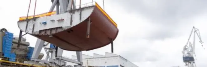 Trzy F-110 w budowie