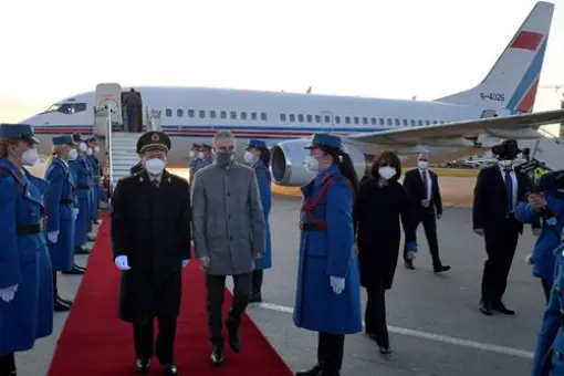 Chiński wojskowy Boeing 737 z bliska