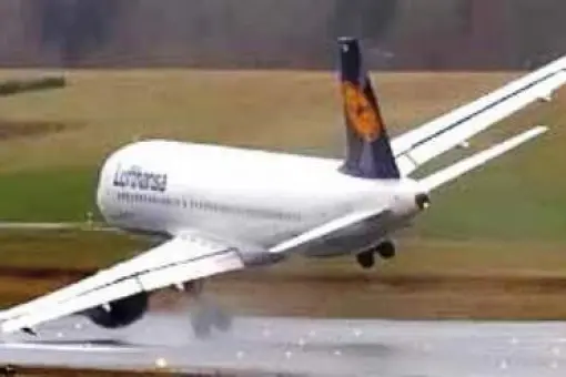 Szczęśliwe lądowanie niemieckiego Airbusa