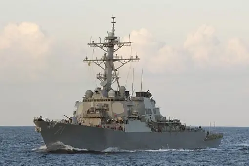 USS Ross będzie eskortował CdG