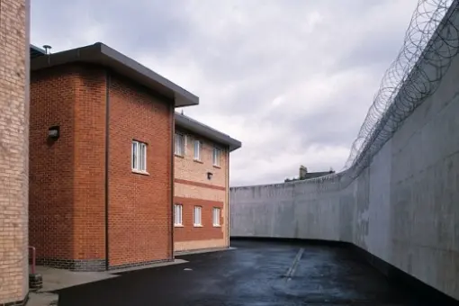 Bsl przemycają narkotyki do więzień