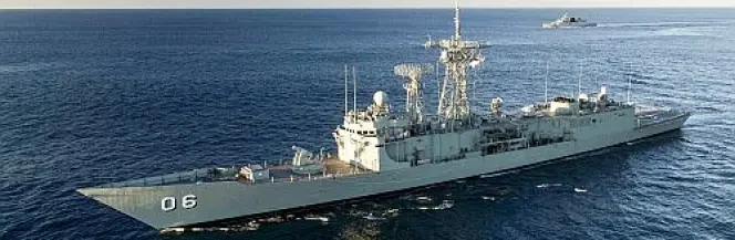 HMAS Newcastle wspierała 5. Flotę USN