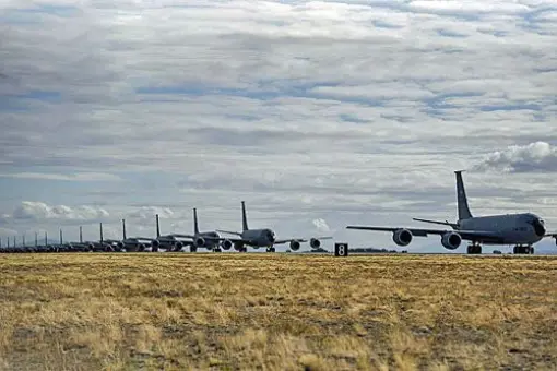 Start 20 KC-135 w ciągu 5 minut