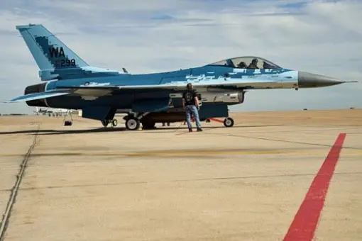 Kolejny F-16 w kamuflażu Su-57