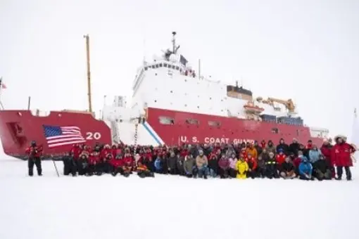 USCGC Healy na Biegunie Północnym