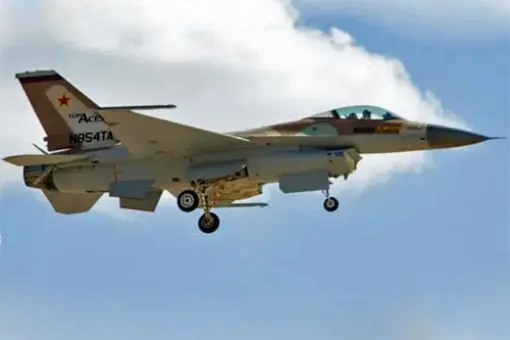 Pierwszy lot prywatnego F-16