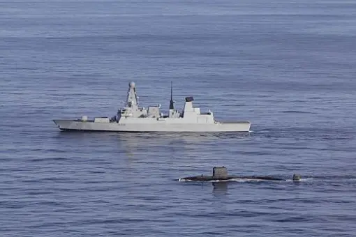 HMS Diamond patroluje M. Śródziemne