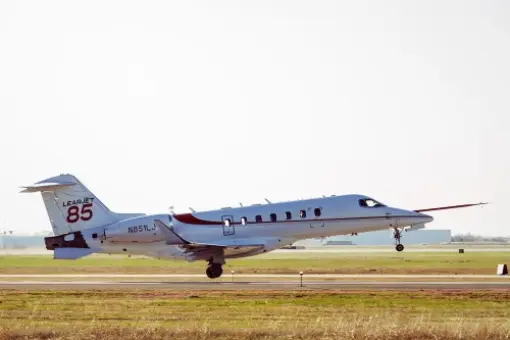 Learjet 85 wstrzymany 