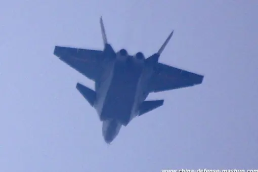 Trzeci lot J-20