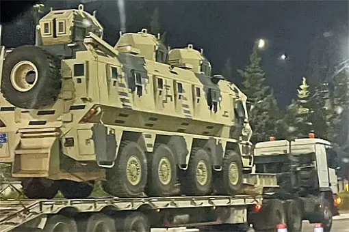 3-wieżowy kurdyjski transporter 8x8