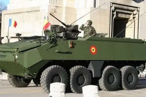 Pierwszy rumuński transporter Piranha III pokazany