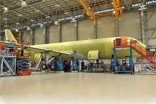 Montaż końcowy seryjnego C919