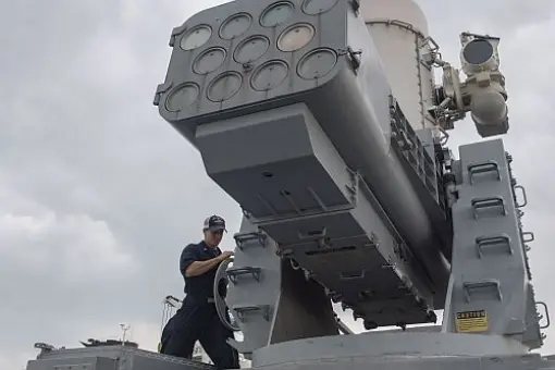 USS Jackson testuje SeaRAM
